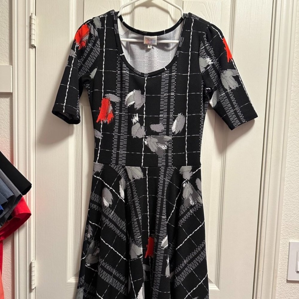 EUC LuLaRoe Nicole dress